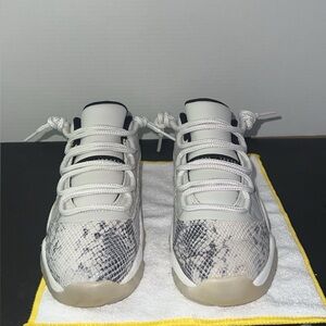 Jordan 11 Snakeskin Lightbone